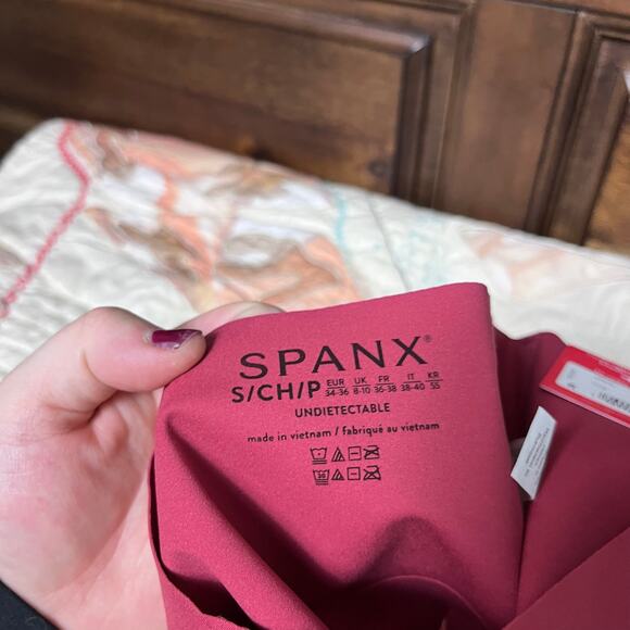 Spanx Women's Undie-tectable Seamless Tummy Control Thong Small NEW - Picture 7 of 9